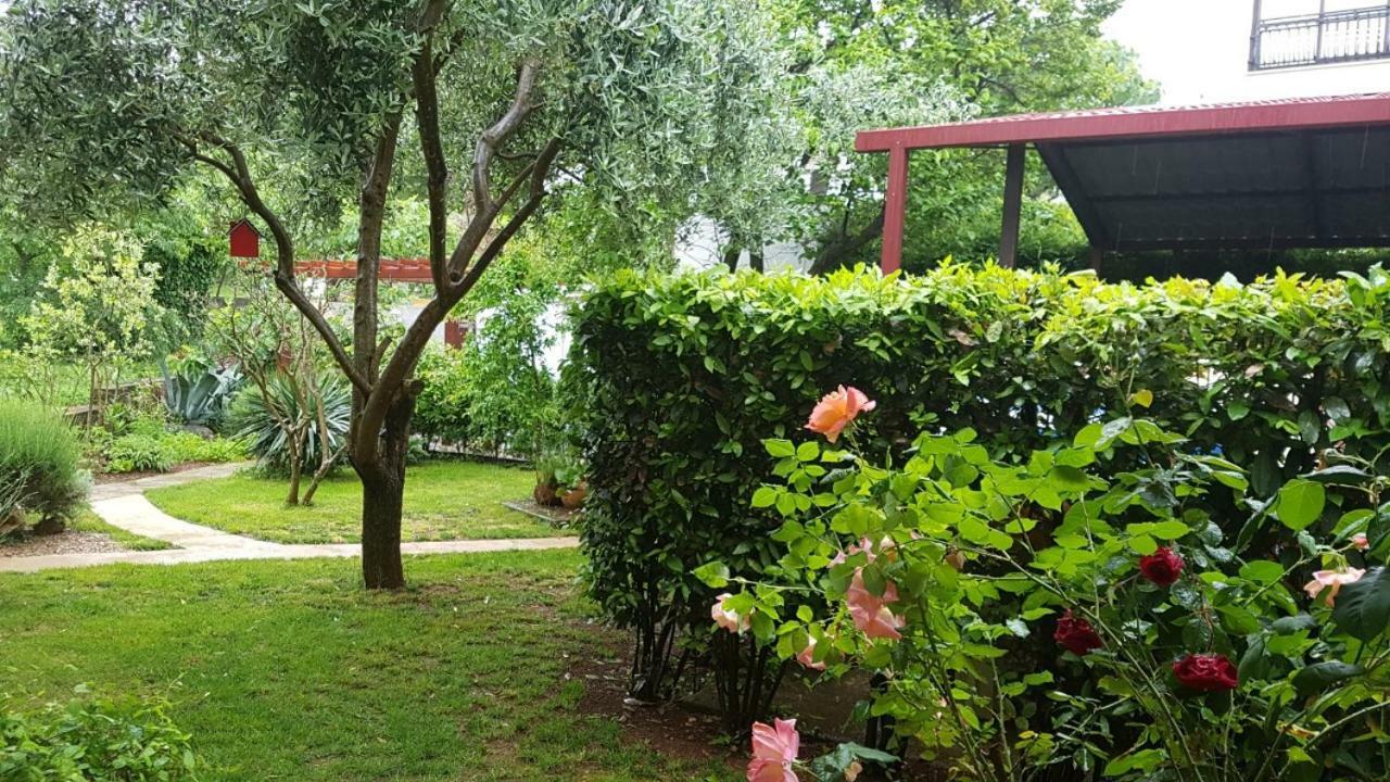 Apartment Iva Njivice Buitenkant foto