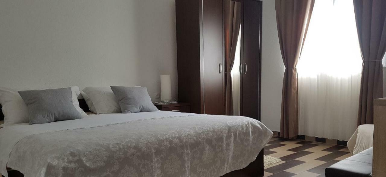 Apartment Iva Njivice Buitenkant foto